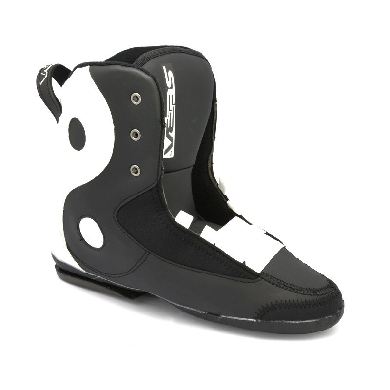 Sisesaabas Balance must-valge