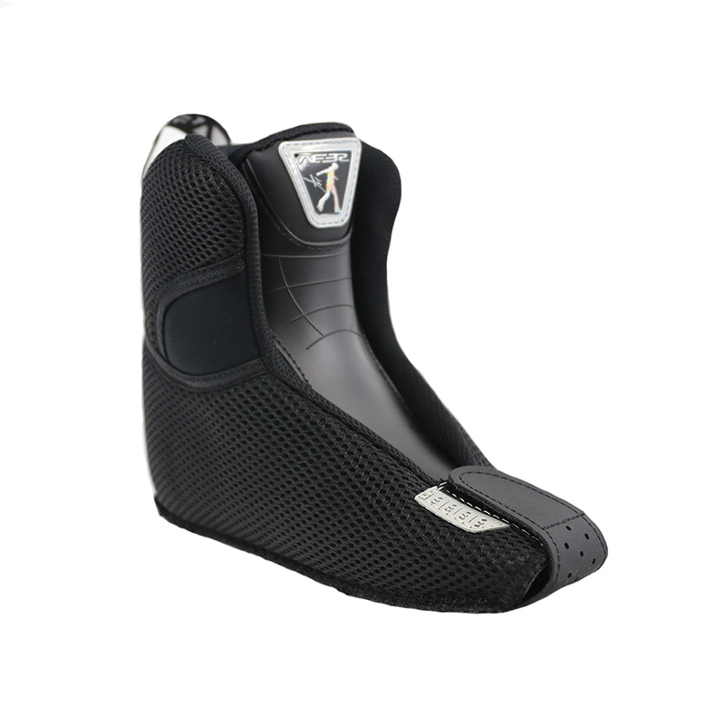 Sisesaabas Junior must